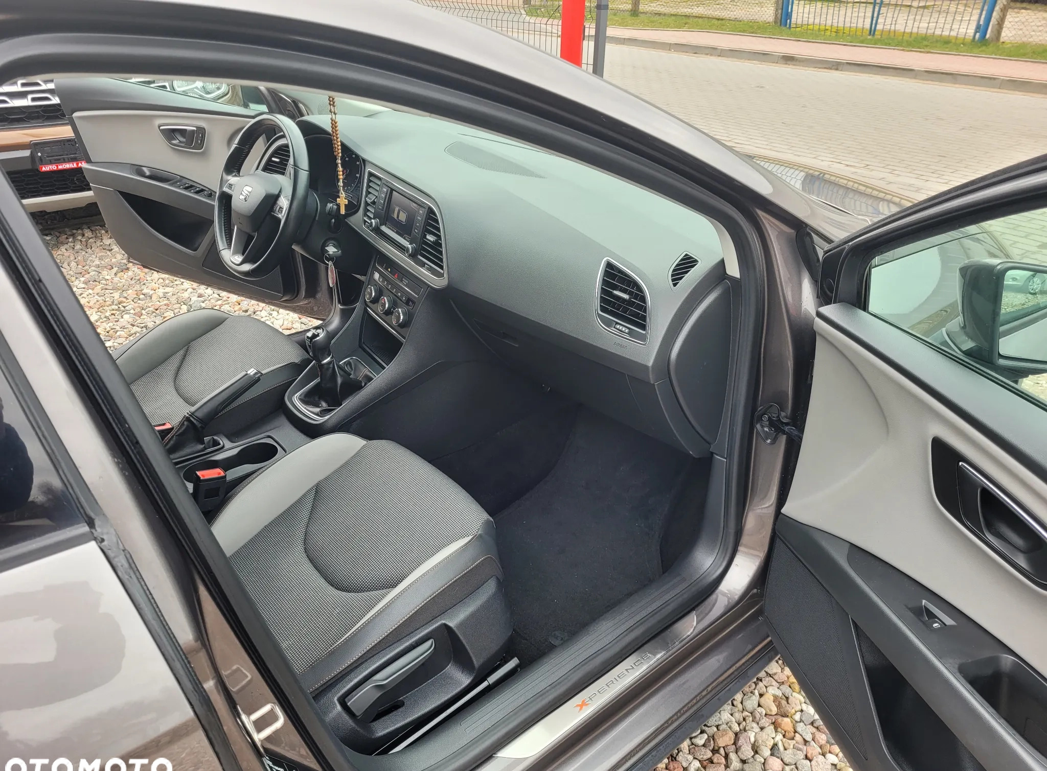 Seat Leon cena 45900 przebieg: 206700, rok produkcji 2015 z Skórcz małe 497